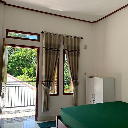 Bertus Guesthouse Лабуан-Баджо Екстер'єр фото